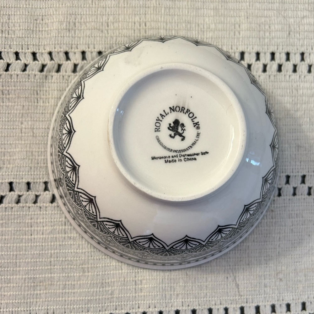 Royal Norfolk Mediterranean Art Deco Black & White Dinner Set 7 pieces - Picture 3 of 9